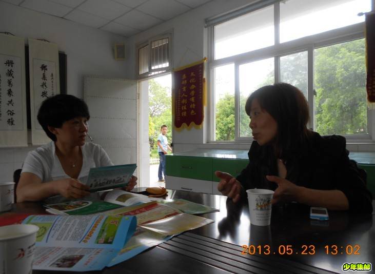 校长交谈.jpg